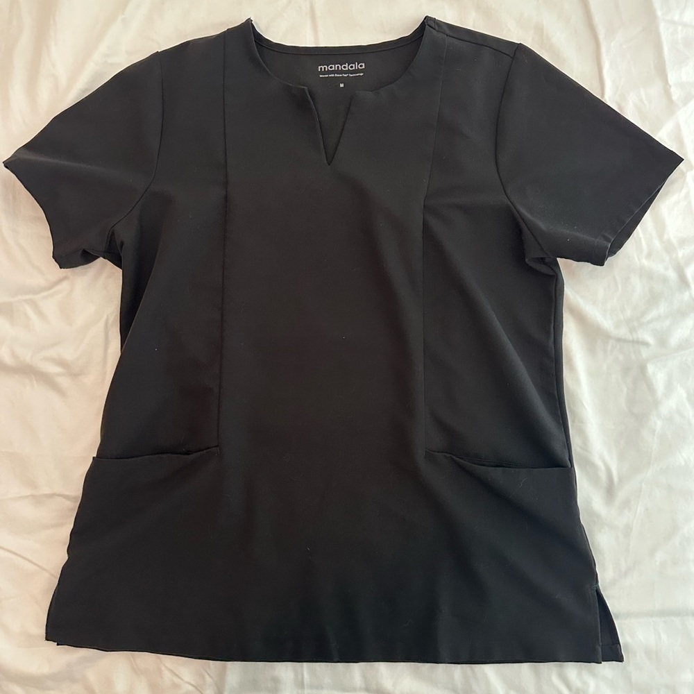 Mandala 5 Pocket Neck Scrub Top. Black (Size M)